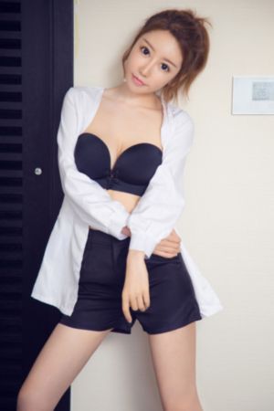 女孩扒开尿口让男人捅_迅雷1080